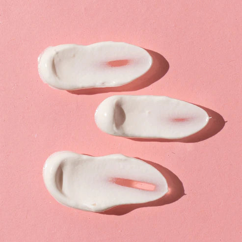 Our Signature Sunscreen SPF 50+ formula. Keeping your skin covered while you chase your adventures. Broad spectrum, non-greasy, and up to 4 hours water resistant to give you maximum coverage. Protect your skin every day and live the life you love! Suitable for all over, everyday use.
Does not contain PABA, parabens, oxybenzone or octinoxate.