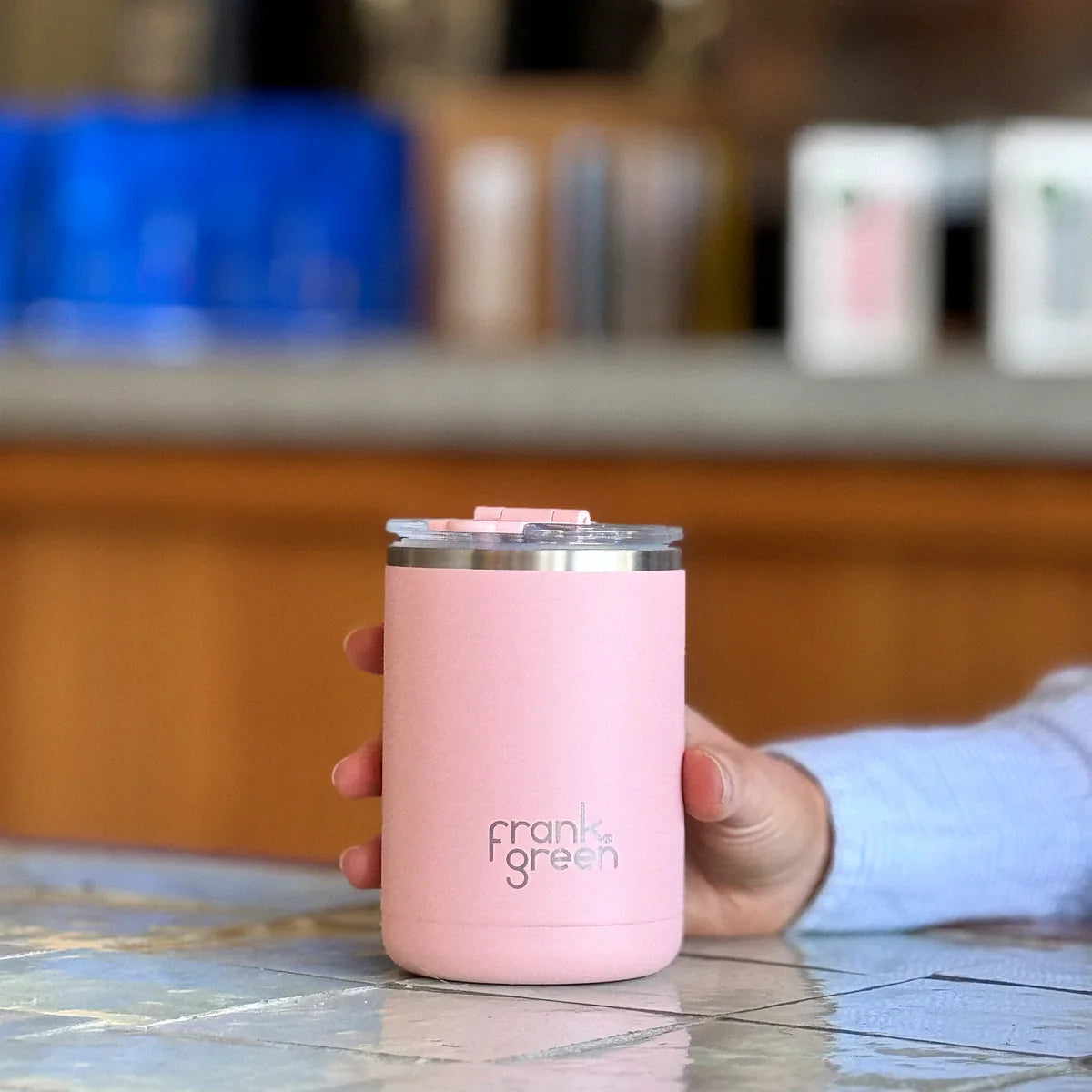 A Gift Set featuring two signature frank green products! Contains a 12oz/355ml Ceramic Reusable Cup and a 34oz/1,000ml Ceramic Reusable Bottle.