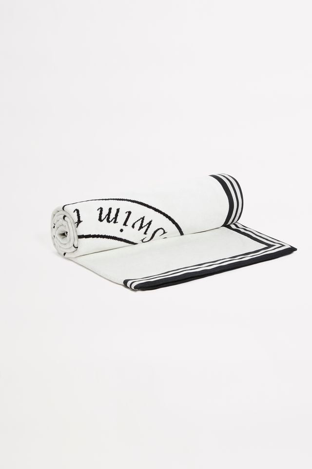 Dimensions 160cm x 86cm
Plush Cotton Velour
Fabric: 100% Cotton