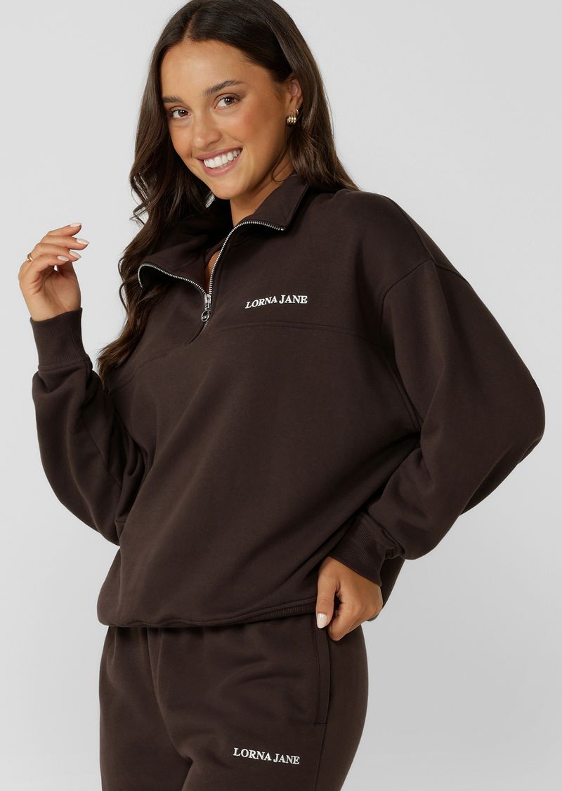 Versatile Relaxed Fit Layering Piece
1/4 Zip Front Closure
Transseasonal Cotton Terry Fabric
Elevated Logo Embroidery