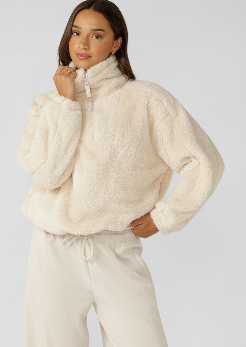 Cosy Oversized Silhouette
Elasticated Hem band and Cuffs to keep In Warmth
Side Pockets to Stash your Essentials
1/4 Zip Closure to Moderate Your Temperature
Rubber Logo Patch