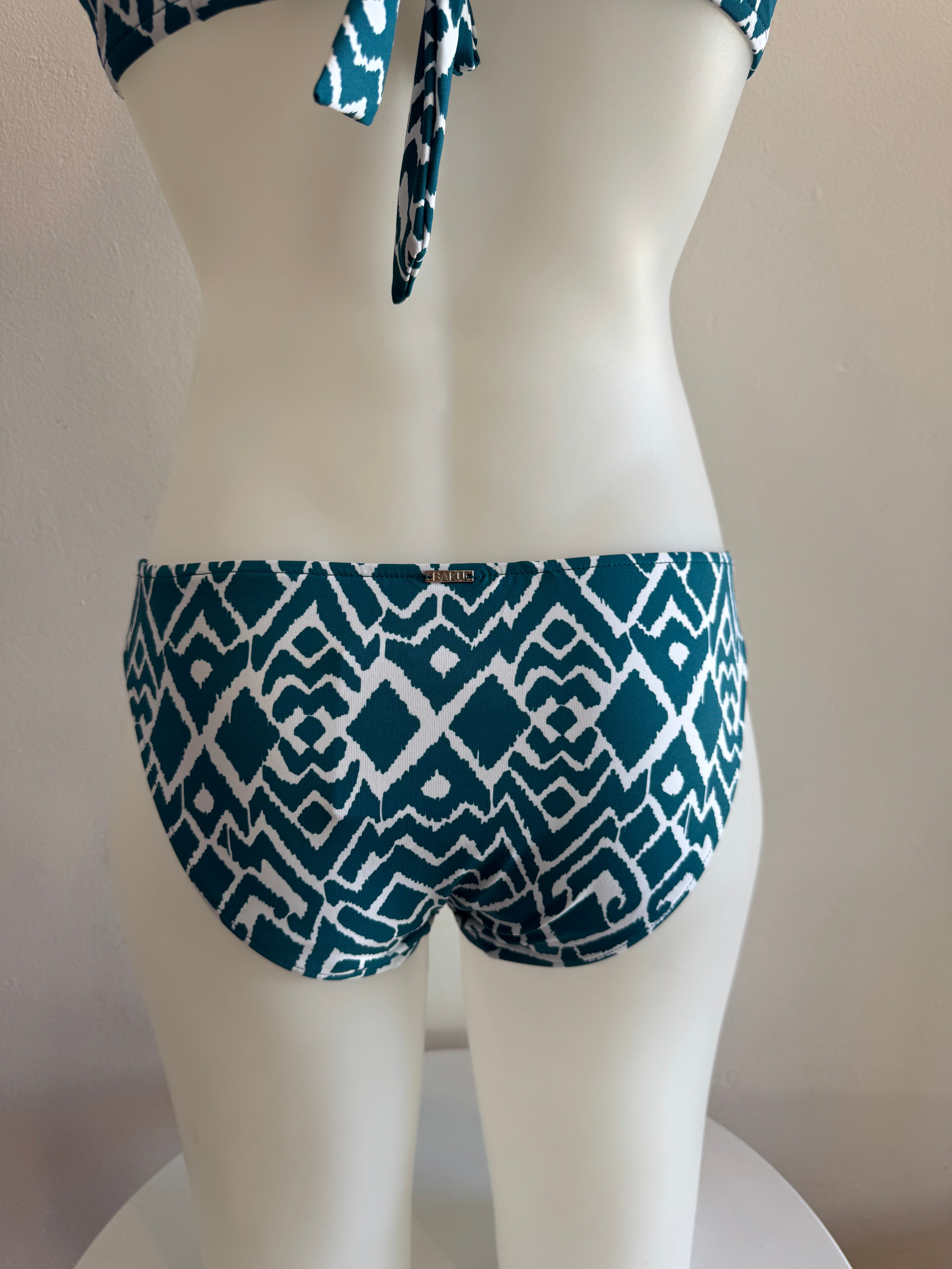 La Selva, is our captivating Ikat print that blends traditional craftsmanship with modern flair. This geometric design features intricate patterns, masterfully woven into shapes that evoke the untamed beauty of the jungle, making La Selva the perfect choice for swimwear that stands out with timeless elegance and a touch of adventurous spirit. Dive into style with La Selva, where tradition meets trend.