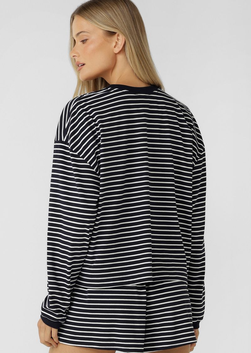 Versatile Lounge Essential
Classic Ribbed Crew Neckline and Cuffs
Form Flattering Mid Length Relaxed Silhouette
Premium Cotton Fabrication In a Classic Stripe Design
Woven Logo Badge
