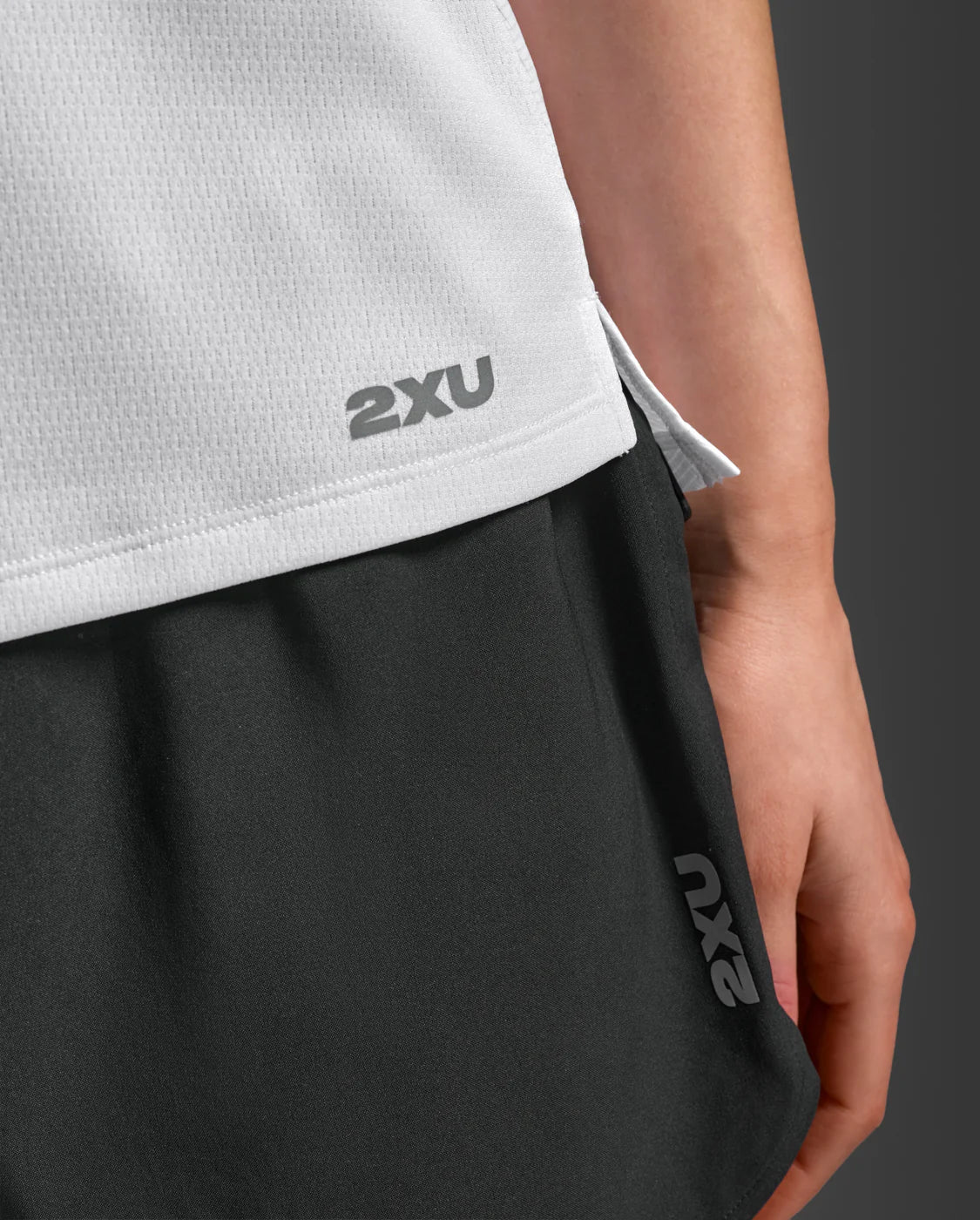 Combining a double-knit sweat-wicking body and a lightweight breathable mesh back, the Aero Mesh Singlet keeps you fresh and cool so you can perform in comfort.