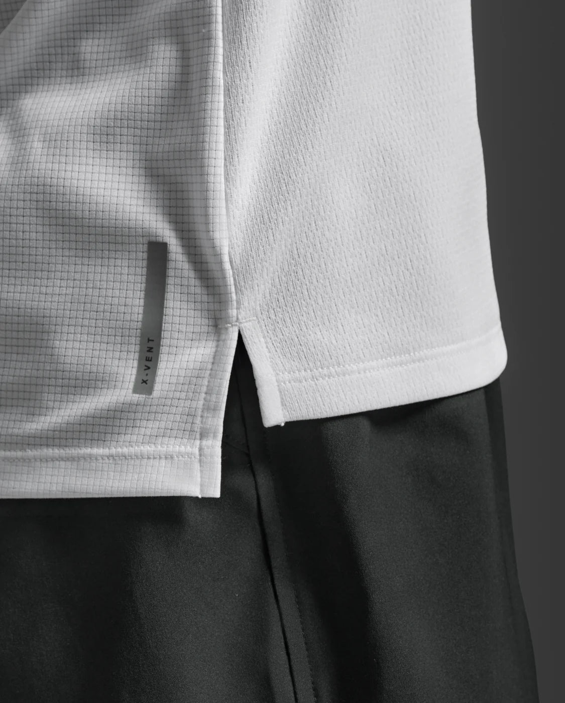 Combining a double-knit sweat-wicking body and a lightweight breathable mesh back, the Aero Mesh Singlet keeps you fresh and cool so you can perform in comfort.