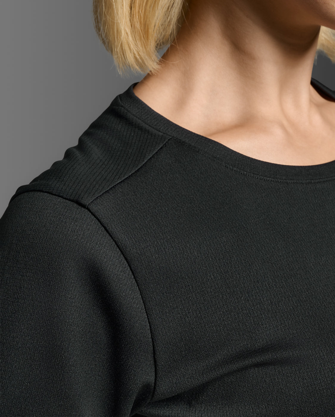 Combining a double-knit sweat-wicking body and a lightweight breathable mesh back, the Aero Mesh Tee keeps you fresh and cool so you can perform in comfort.