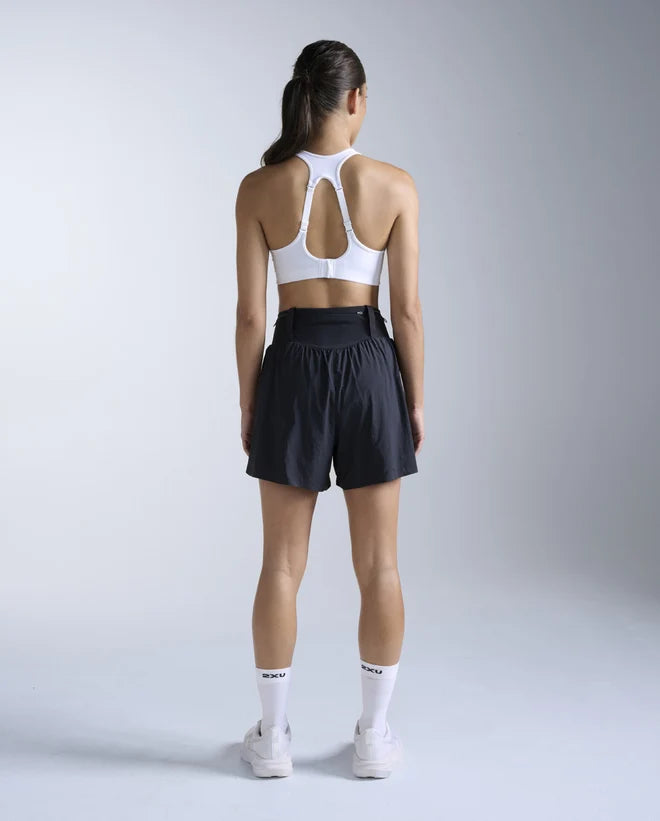 Run freely with everything you need close by. Providing coverage without compromise, the Aero Trail 5 Inch Shorts combine lightweight stretch fabric with a bonded waistband and mesh pocketing for fast-access storage.