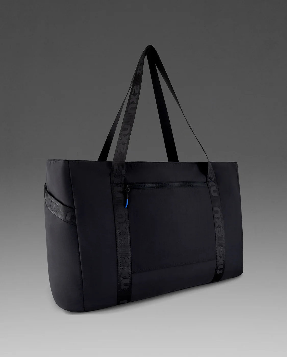 Large enough to hold your laptop and yoga mat, the Commute Tote Bag also features internal pocketing to organise smaller items so no matter what your fitness journey is, your ready