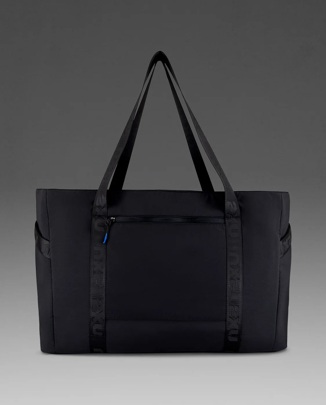 Large enough to hold your laptop and yoga mat, the Commute Tote Bag also features internal pocketing to organise smaller items so no matter what your fitness journey is, your ready