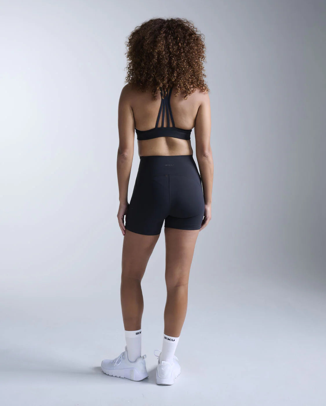 2XU's softest brushed interlock fabric
Squat-proof coverage and 4-way stretch
Seamless front panel and flattering hi-rise waistband
Mild compression supports circulation and recovery
Angled double side hip pockets