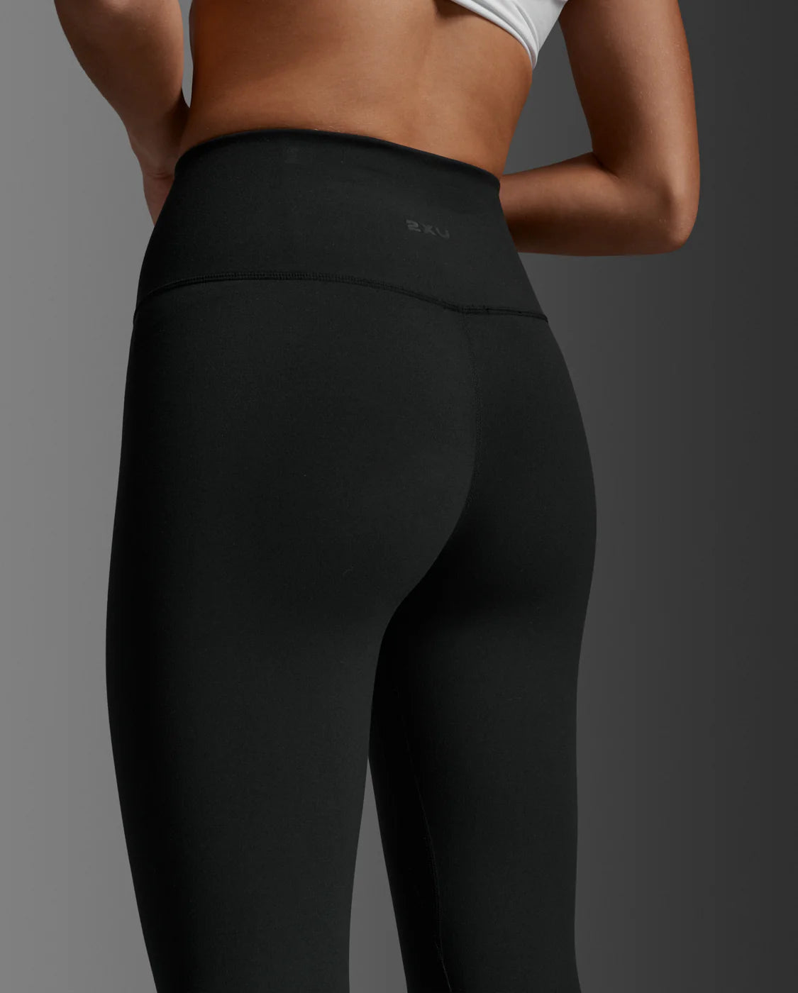 Ultra-smooth nylon 6.6 interlock fabric
Squat-proof stretch that helps lift and shape
Figure-flattering hi-rise waistband and V-back shaping
4-way stretch for max movement
Hidden drop-in back pocket