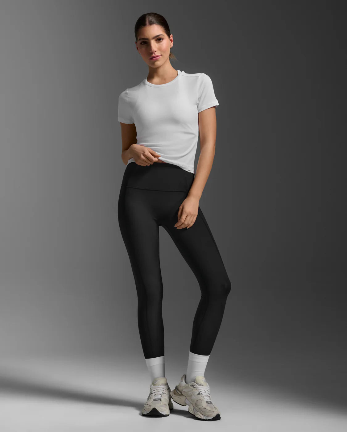 You won't find anything softer in the 2XU range, the Fluid Hi-Rise 7/8 Tights offer v-back shaping to accentuate curves and seamless front panel for a streamlined figure flattering silhouette.