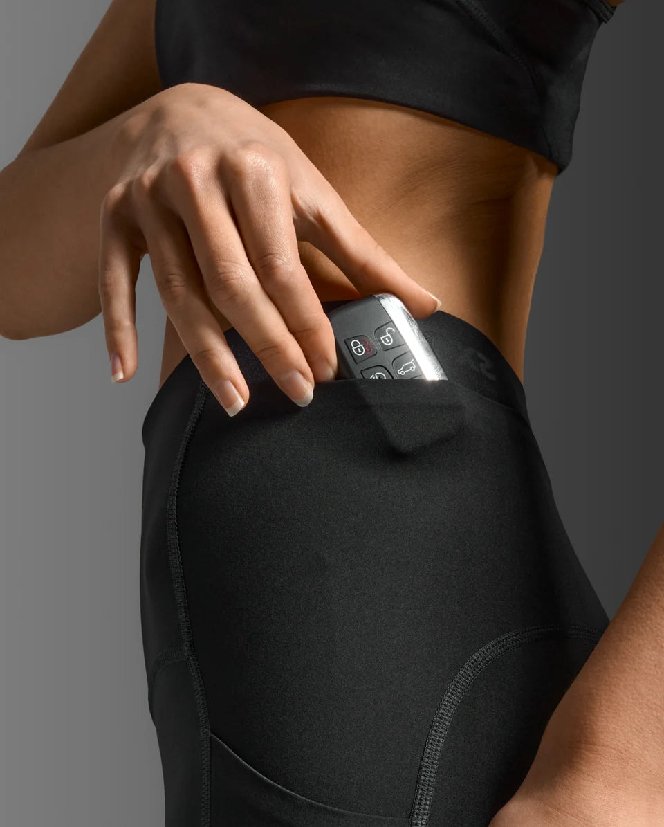 Featuring a luxe matte finish, soft touch and a seamless front panel to leave you feeling sculpted and smooth, the Form Stash Hi-Rise Compression 3/4 Tights, have multiple pocketing options that will literally hold your whole life for a day on the move.