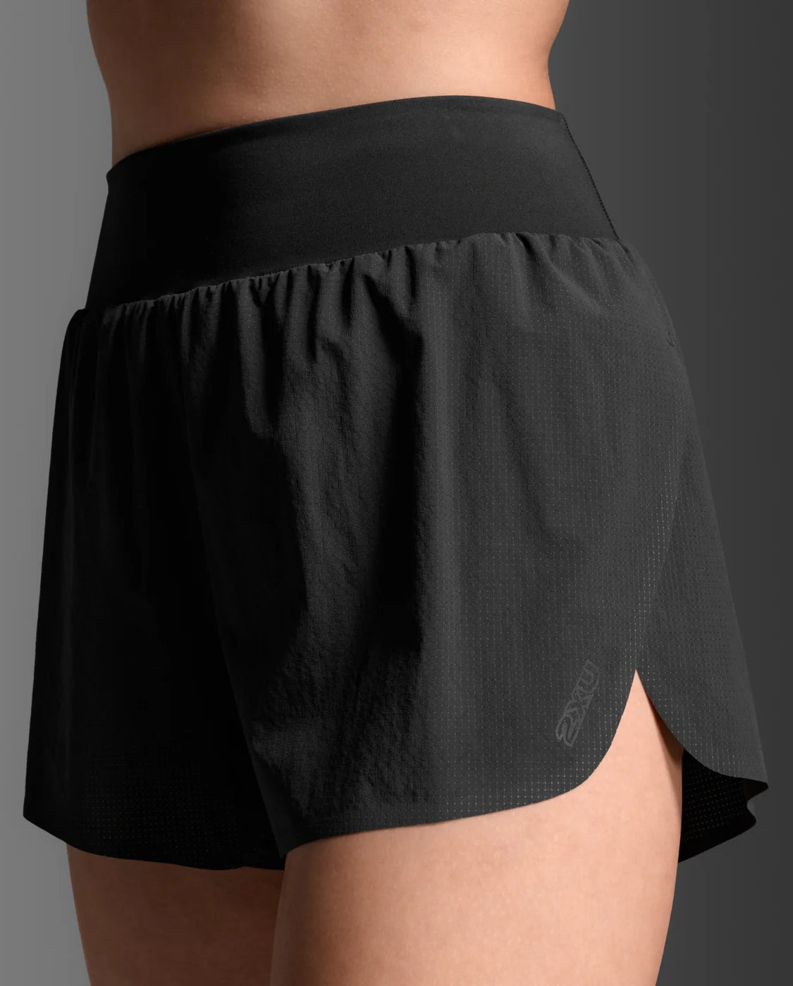 Made from a breathable grid stretch woven, the Light Speed Hi-Rise 3" Shorts delivers exceptional mobility and ultra-light comfort to keep you at your fastest.