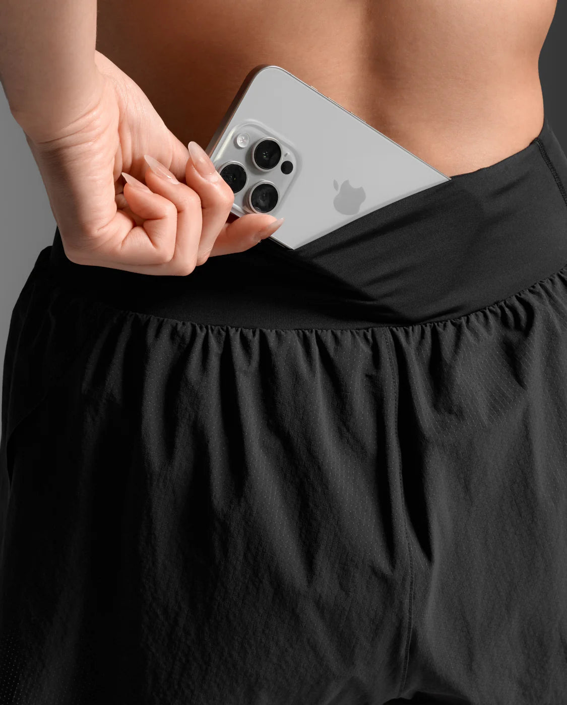 Made from a breathable grid stretch woven, the Light Speed Hi-Rise 3" Shorts delivers exceptional mobility and ultra-light comfort to keep you at your fastest.