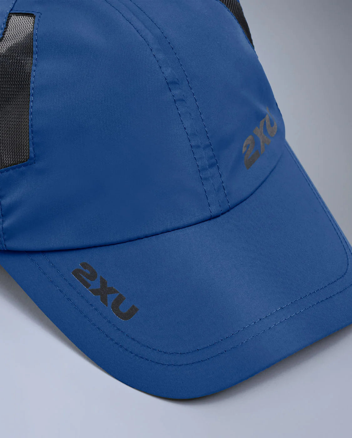 Lightweight 6-panel performance run cap
Moisture-wicking and quick-drying
Mesh ventilation panels
Adjustable velcro closure with silicone tab
Reflective logos for visibility