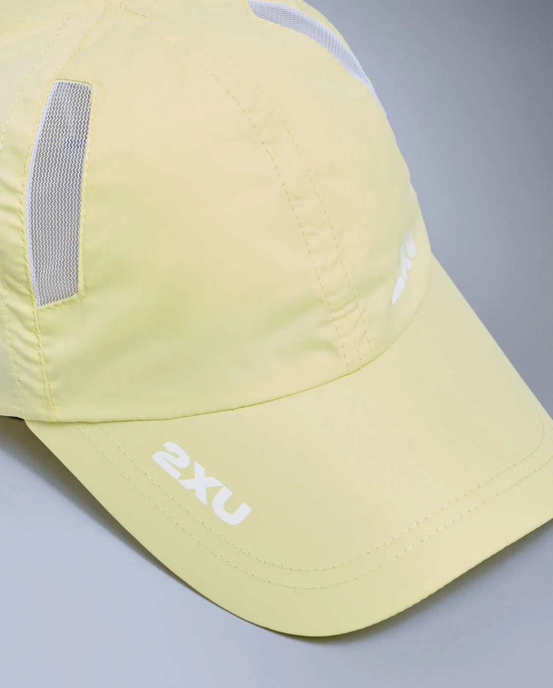Lightweight 6-panel performance run cap
Moisture-wicking and quick-drying
Mesh ventilation panels
Adjustable velcro closure with silicone tab
Reflective logos for visibility