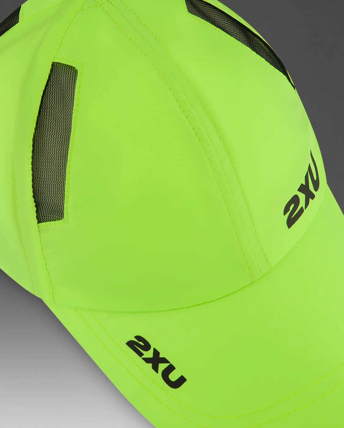 Constructed from a lightweight, fast drying fabric, the 2XU Run Cap, has you covered in all conditions.