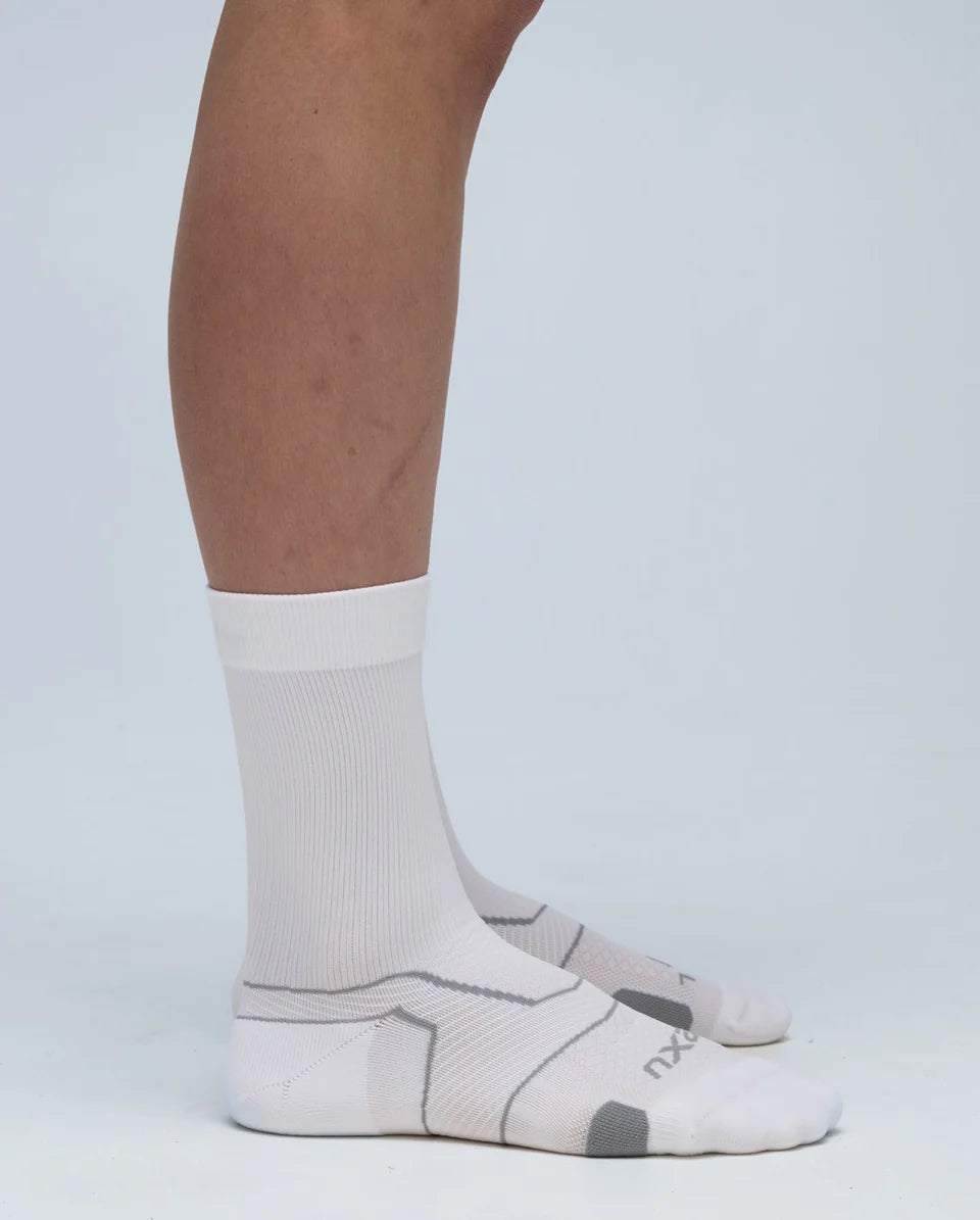 3.25mm maximum cushioning absorbs impact
X-LOCK support system reduces blistering
Advanced plantar fascia and arch support
Anti-abrasion seamless toe construction
Moisture-wicking and quick to dry
No logos, great for school sport