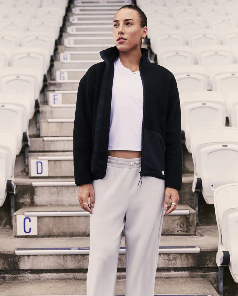 Midweight modal blend fabric
Slinky soft, smooth, and comfortable
Sweat-wicking and quick to dry
4-way stretch for max movement
Wide leg cut with slanted side-pockets