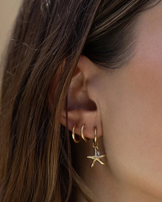 These cute starfish charms are elevated with gorgeous freshwater pearls, for a look that will take you from beach to bar.