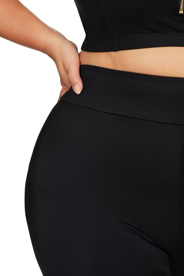 High Waist Active Pant - This curvy active bike pant is a specalised high waist pant. This high waist bike pant as a wide waist band for the tummy ultimate support