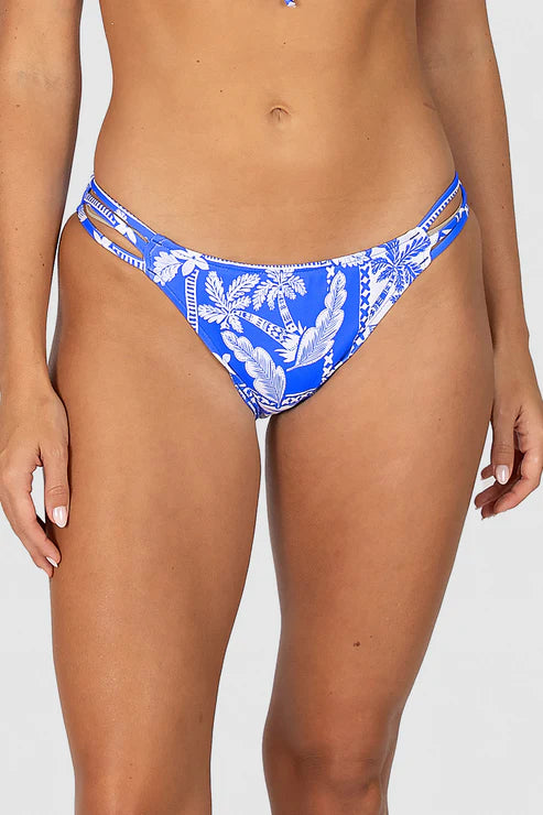 Regular coverage
Side cut out detailing
Fabric: 91% Polyamide 9% Elastane
Fabric: Developed in Italy
Designed and Made in Australia