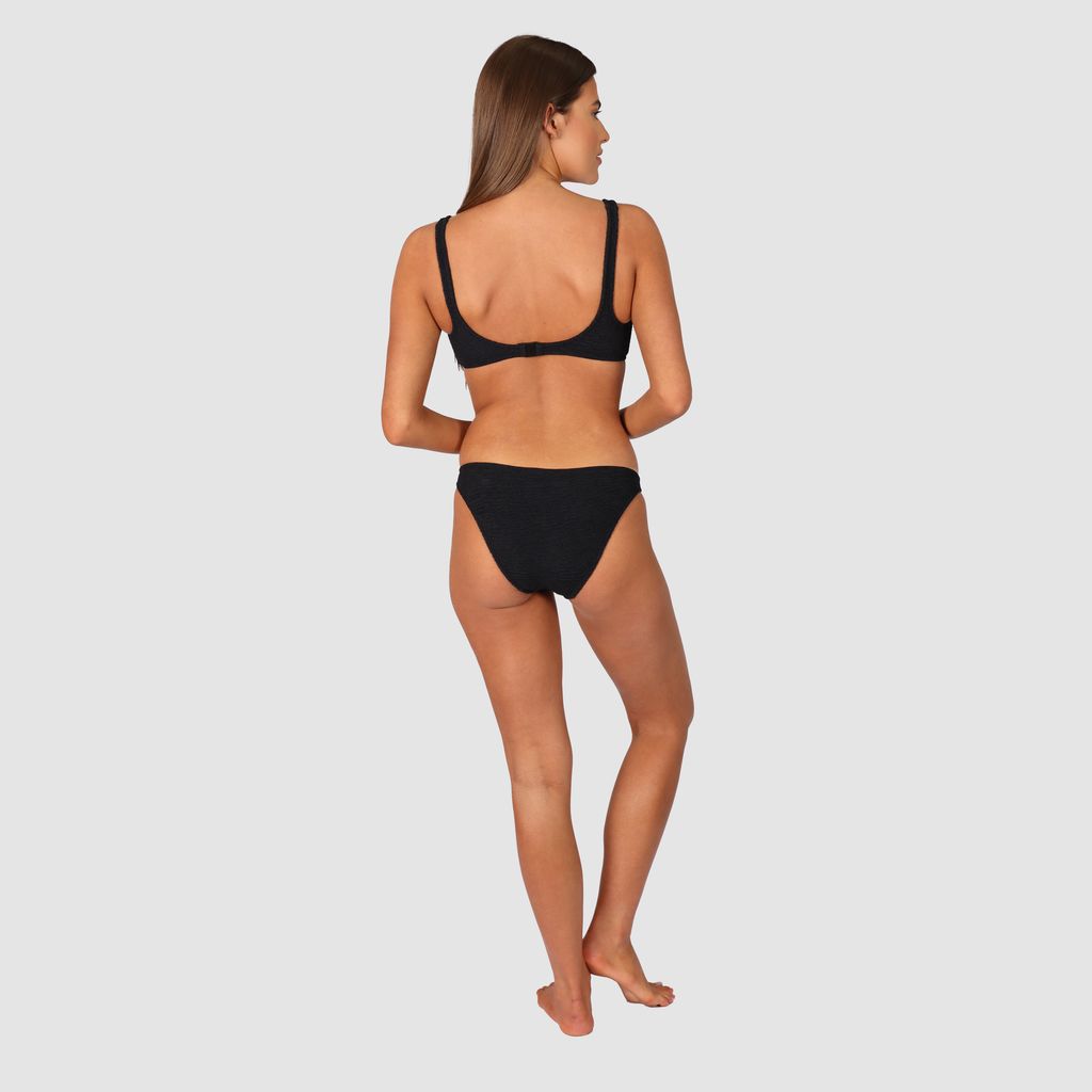 Regular coverage
Ring Detail
Crinkle Fabric
Fabric: 93% Polyamide / 7% Elastane
Fabric: Made in Italy
Designed and Made in Australia