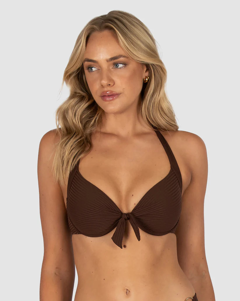 Moulded underwire cups
Removable padding for a multi-cup fit
Side arm panels for added push-up and coverage
Soft tie neck
Fabric: Spain textural Rib 88% Polyamide, 12% Elastane