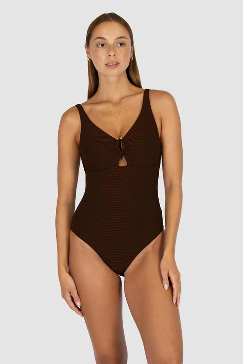 Best suited for C to DD cup sizes
Longline cut for a smooth, elongating silhouette
Boning for gentle structure and a sculpted shape
Soft removable cups for contouring and shaping
Low scoop back for a modern, feminine finish
Gold luxe trim for an elevated, fashion-forward finish
Adjustable straps for a personalised fit