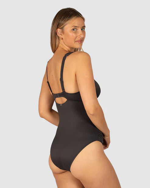 Underwire support
Boning support
Removable cups
Ladder lace detail
TUMMY CONTROL POWER MESH FRONT
Fabric: Textural
Fabric: 85% Polyamide 15% Elastane
Fabric: Developed in Spain
Designed in Australia