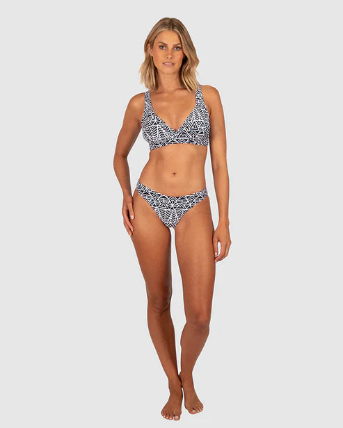 Baku's Zazu Regular Bikini Bottom features a dipped front and a regular full coverage bottom.