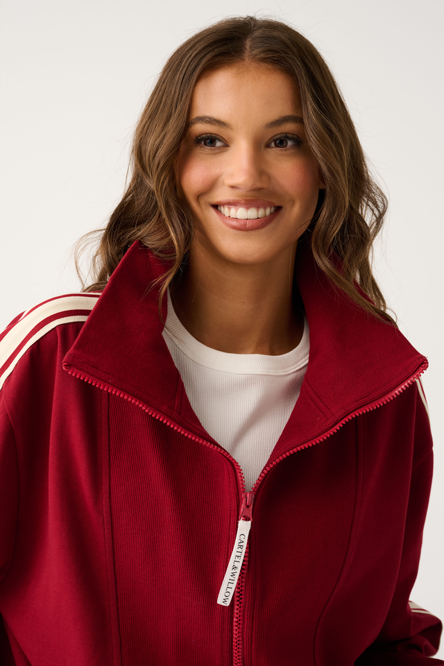 Zip-up Sweater with ribbed bib panel and oversized collar
Relaxed fit throughout the body
Wide width ribbed sleeve cuffs and hemline
Contrast stripe tape along outer sleeve
Frosted C&W rubber logo on back neckline