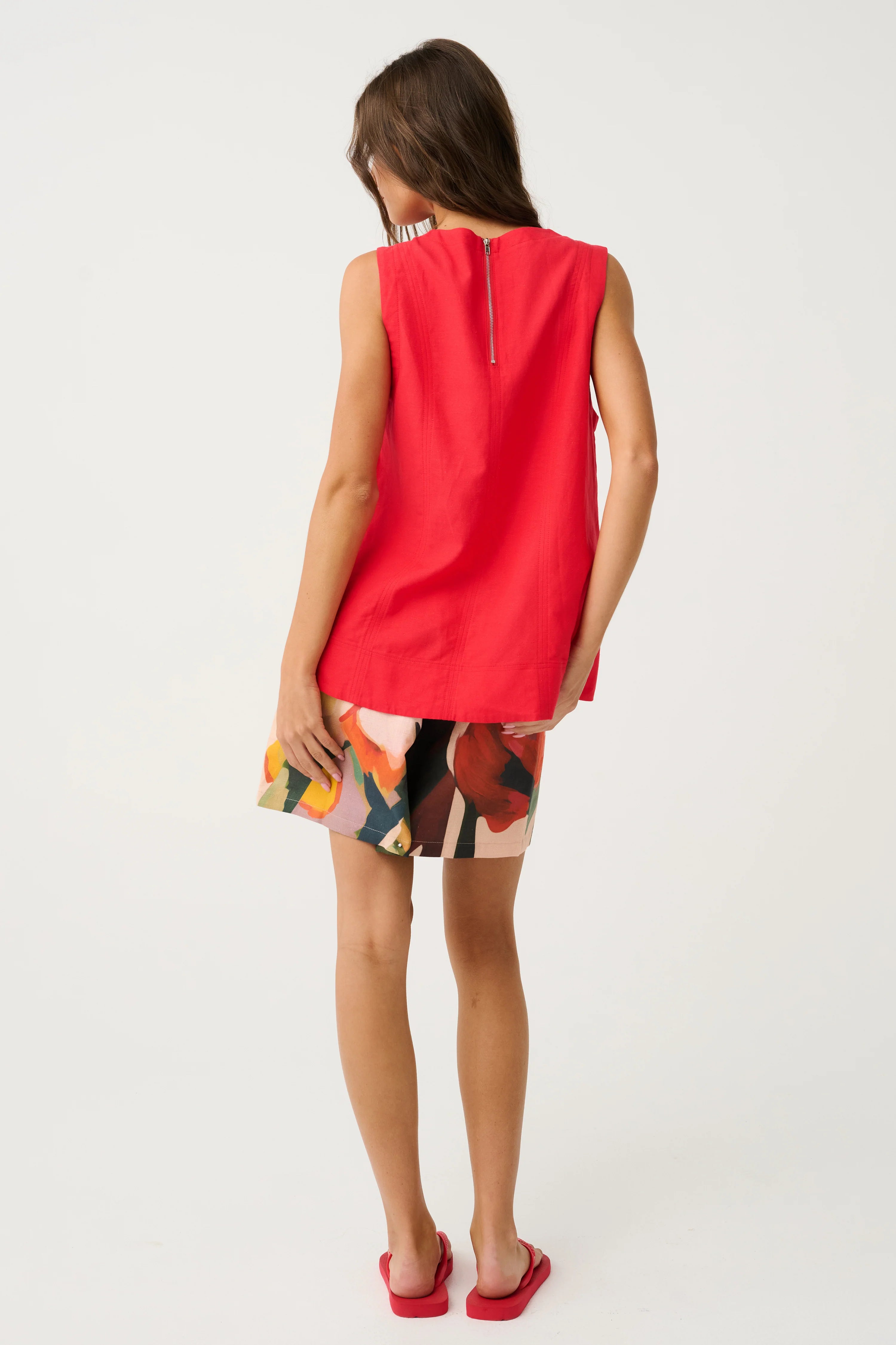 High neck tank
Center back exposed metal zip
Princess line panels with topstitching
Hip length hemline
30% Linen 70% Rayon fabric