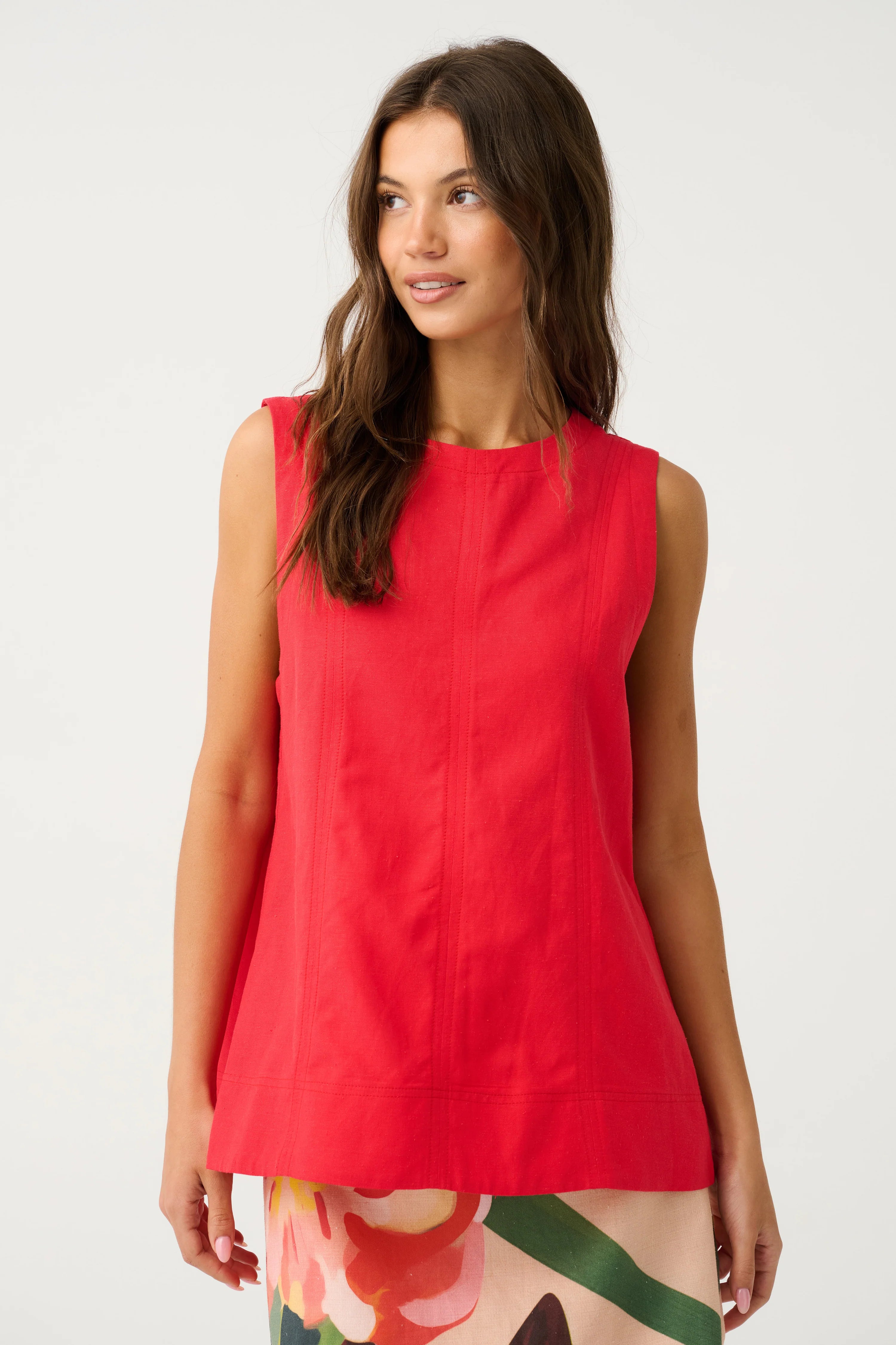 High neck tank
Center back exposed metal zip
Princess line panels with topstitching
Hip length hemline
30% Linen 70% Rayon fabric