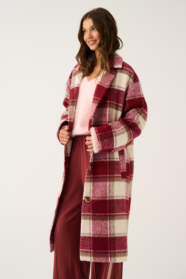 Longline coat
Lapel collar
Functional button front closure
Hip pockets
back hem vent
fully lined