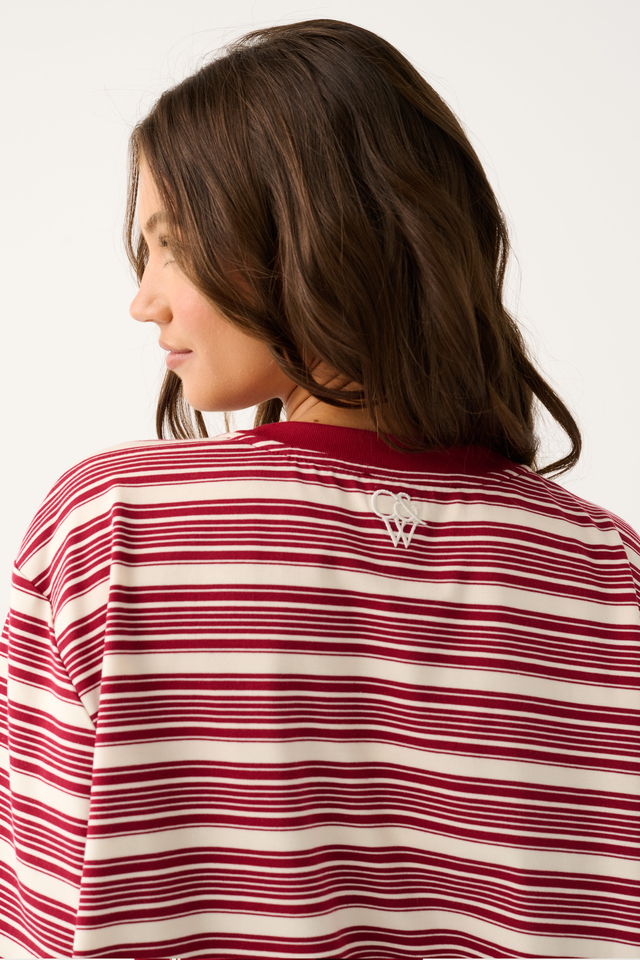 Boxy-fit T-shirt
Long Sleeve
straight hemline
Contrast neck binding
Embroidered monogram logo at the back neck