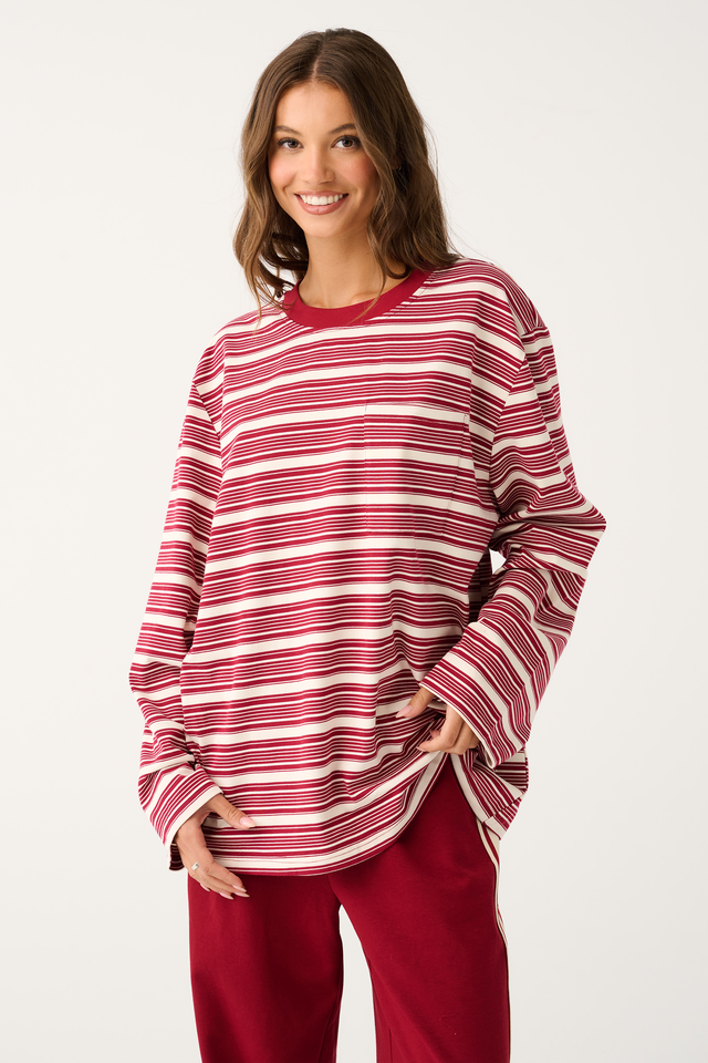Boxy-fit T-shirt
Long Sleeve
straight hemline
Contrast neck binding
Embroidered monogram logo at the back neck
