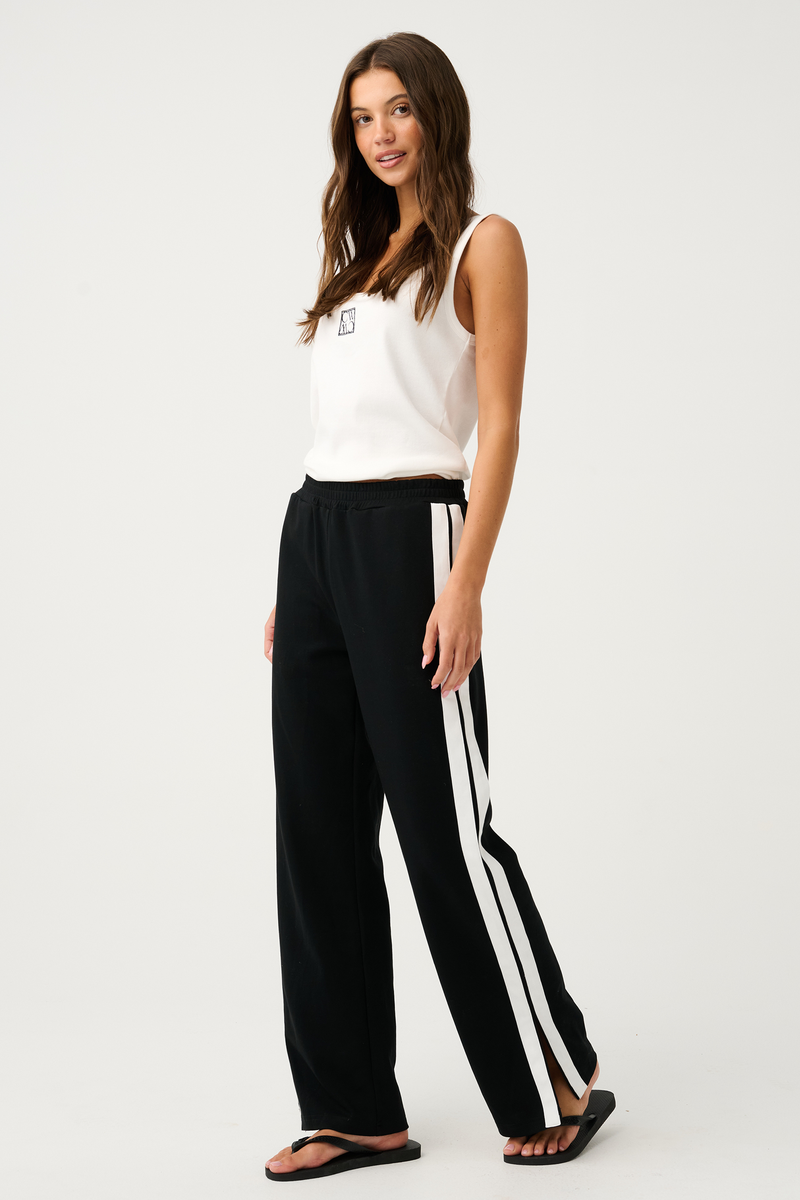Elasticated waist, pull on pant
Flat waistband
Inseam hip pockets
Contrast white side stripe along outer leg
Leg split at hemline