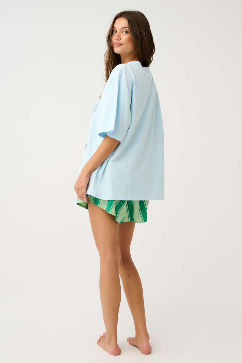 Boxy-fit T-Shirt
Short Sleeve
Straight hemline
Large papaya graphic on the front
100% Cotton Jersey Fabric