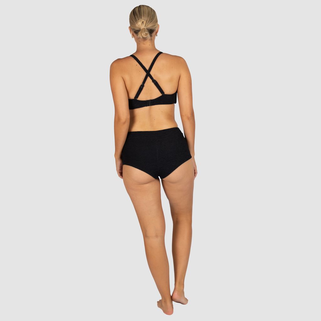 Adjustable and convertible straps
Soft, Removable soft cups
Boning support
Inner lycra cup support
Clip back
Crinkle Fabric
Fabric: 93% Polyamide / 7% Elastane
Fabric: Made in Italy
Designed and Made in Australia