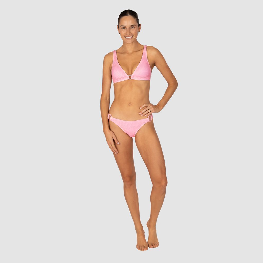 Regular coverage
Ring Detail
Crinkle Fabric
Fabric: 93% Polyamide / 7% Elastane
Fabric: Made in Italy
Designed and Made in Australia