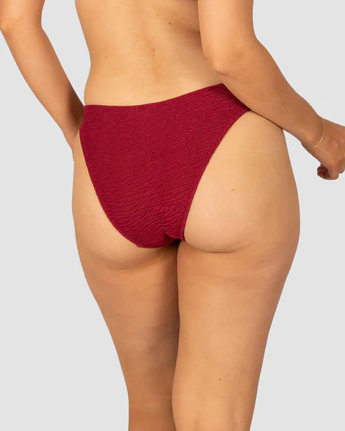 Regular coverage
Ring Detail
Crinkle Fabric
Fabric: 93% Polyamide / 7% Elastane