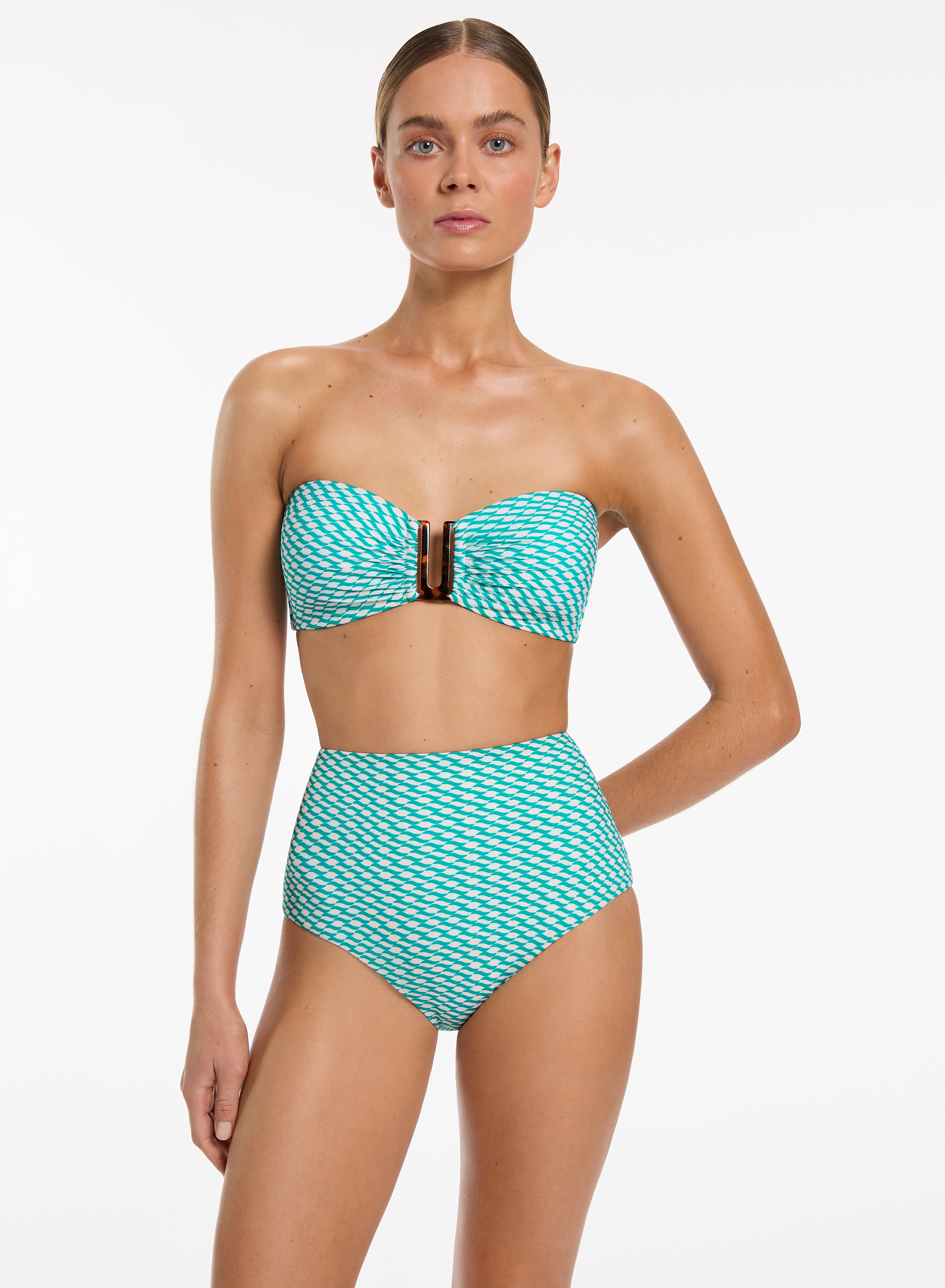 High Legline To Elongate Leg Cheeky Coverage Fabric: 72% Nylon, 28% Elastane/ Lining: 82% Recycled Nylon 18% Elastane