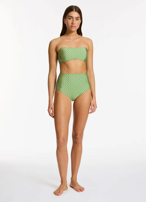 Recycled shine fabric base
Best suited to an A – C cup
Infinity moulded cup
Gathered detail
Side boning for shape definition
Exclusive JETS all over print
Fabric: 82% Recycled Nylon 18% Elastane / Lining: 75% Recycled PA 25% Elastane
STYLE: J40757-Flora