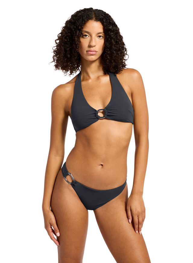 Low rise, hipster pant.
Regular leg, regular back coverage.
Trim detail.
Soft edges for comfort.