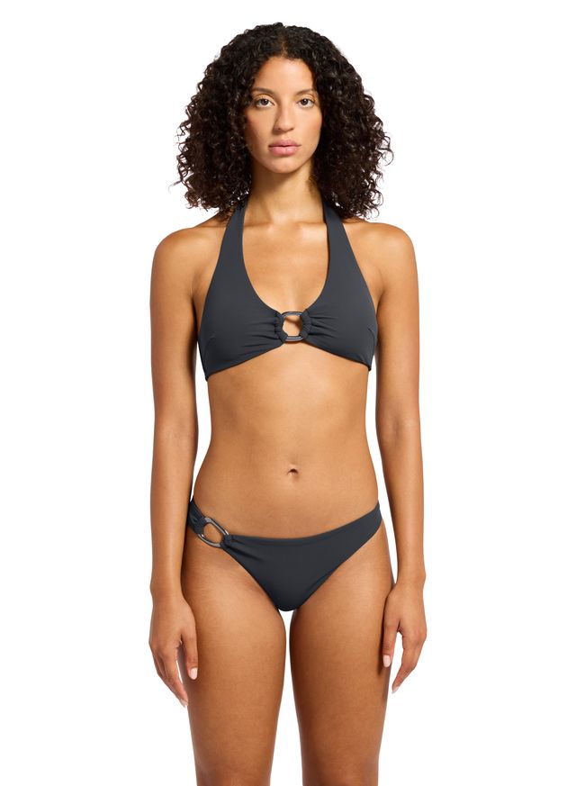 Low rise, hipster pant.
Regular leg, regular back coverage.
Trim detail.
Soft edges for comfort.