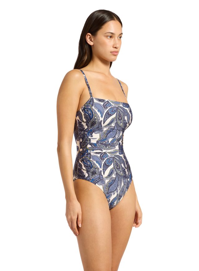 Recycled shine fabric base.
Best suited to an A - E cup.
Removable cups for shape and support.
Internal shelf bra for bust support.
Regular leg, regular back coverage.
Exclusive Jets all over print.
82% Recycled Nylon 18% Elastane