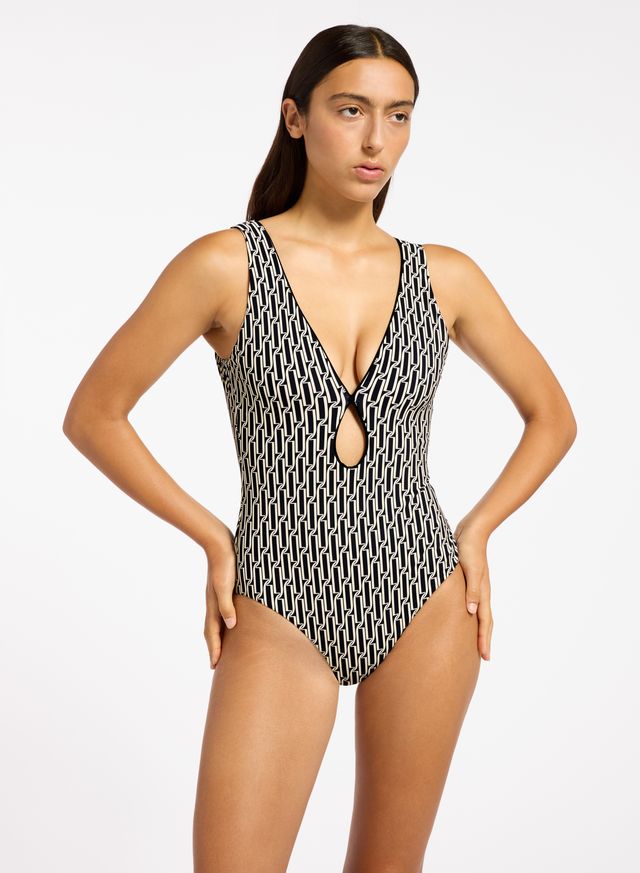 Recycled matte fabric base.
Best suited to an A - C cup.
Removable cups for shape and support.
Internal shelf bra for bust support.
Regular leg, regular back coverage.
Exclusive Jets all over print.
73% Recycled Nylon 27% Elastane