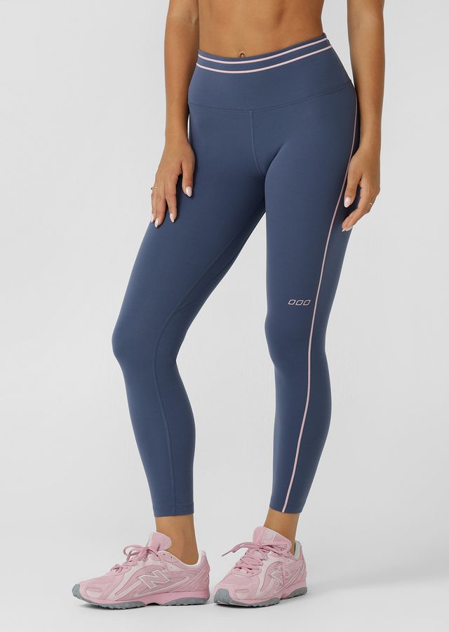 Flattering High Rise Waistband with Stabilising Back Elastic for No Dig Comfort without Compromising on Support
Sweat Wicking Nothing 2 See Here™ Fabrication for Unmatched Coverage
Retro Sport Inspired Contrast Taping that Contours your Curves
Secret Back Pocket to Stash your Essentials
Iconic Logo
